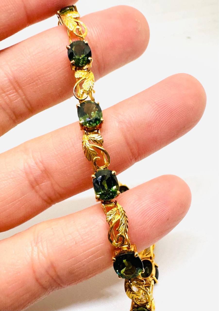 90% Gold (22K) Natural Green Stone Bracelet — Handcrafted 3