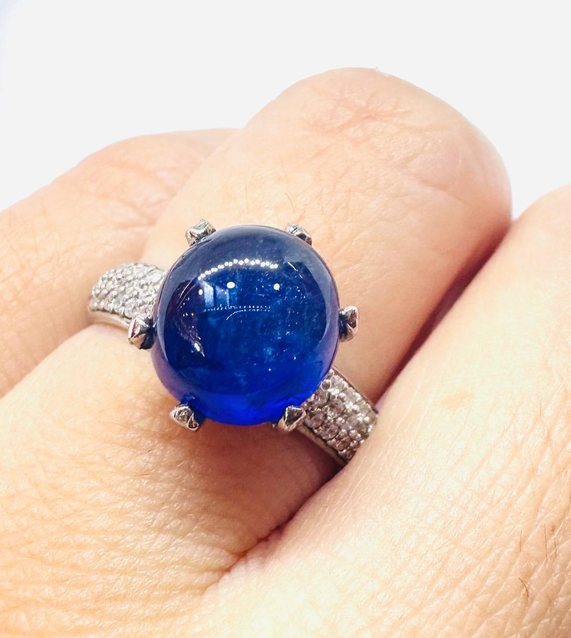 925 plata de ley, chapado en oro blanco zafiro natural cabujón anillo con Swiss diamantes 4