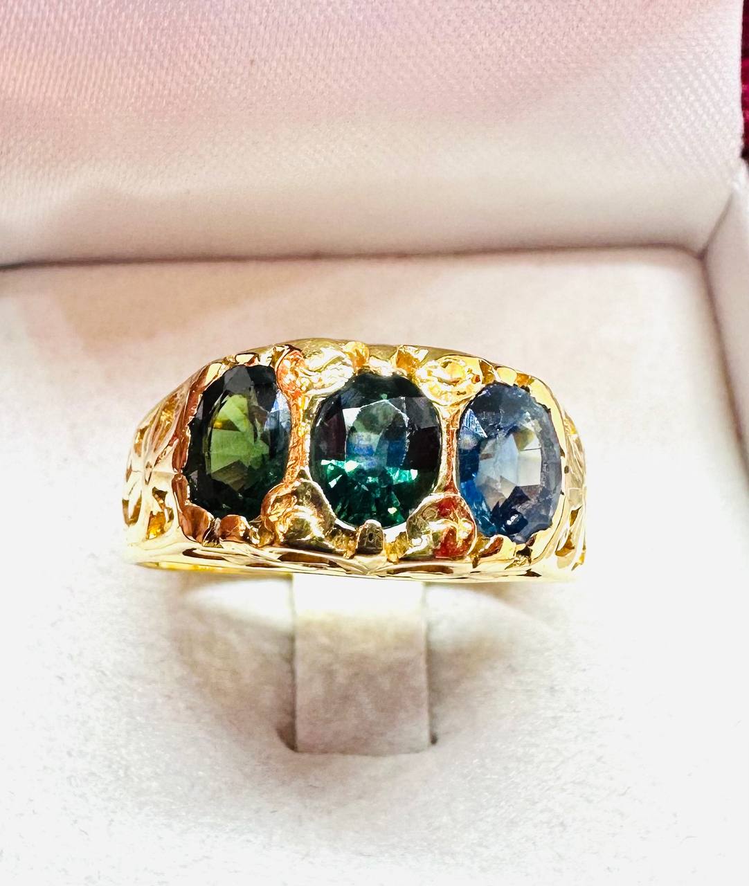 90% Gold (22K) Natural Sapphire Ring — Handcrafted 2