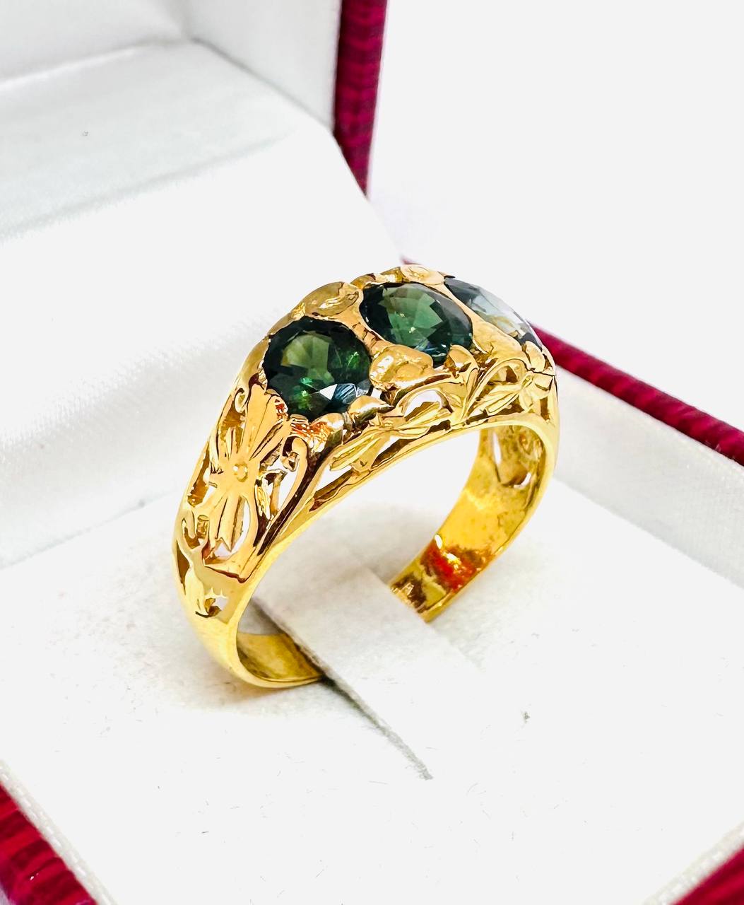 90% Gold (22K) Natural Sapphire Ring — Handcrafted 4